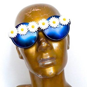 GASOLINE GLAMOUR SWAN RIVER DAISY ACID PEEKABOO SUNGLASSES🌼🌼🌼